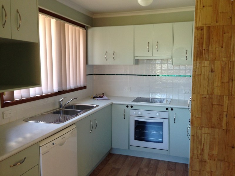 4 Daimler Place, Ingleburn NSW 2565