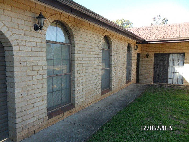 2 Bougainville Rd, Glenfield NSW 2167