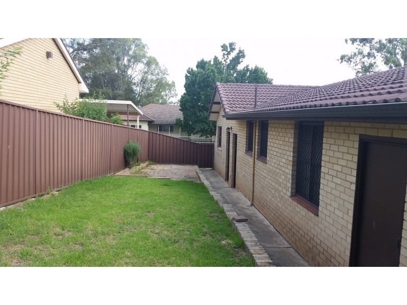 2 Bougainville Rd, Glenfield NSW 2167