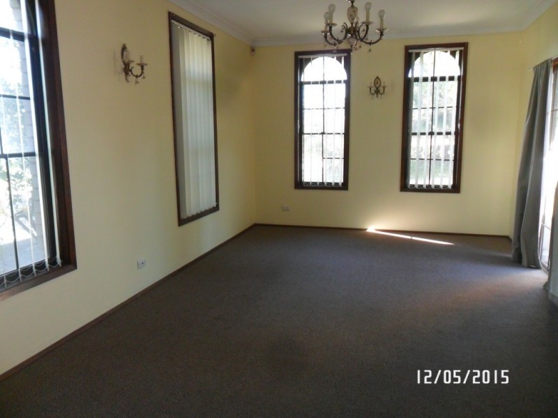 2 Bougainville Rd, Glenfield NSW 2167