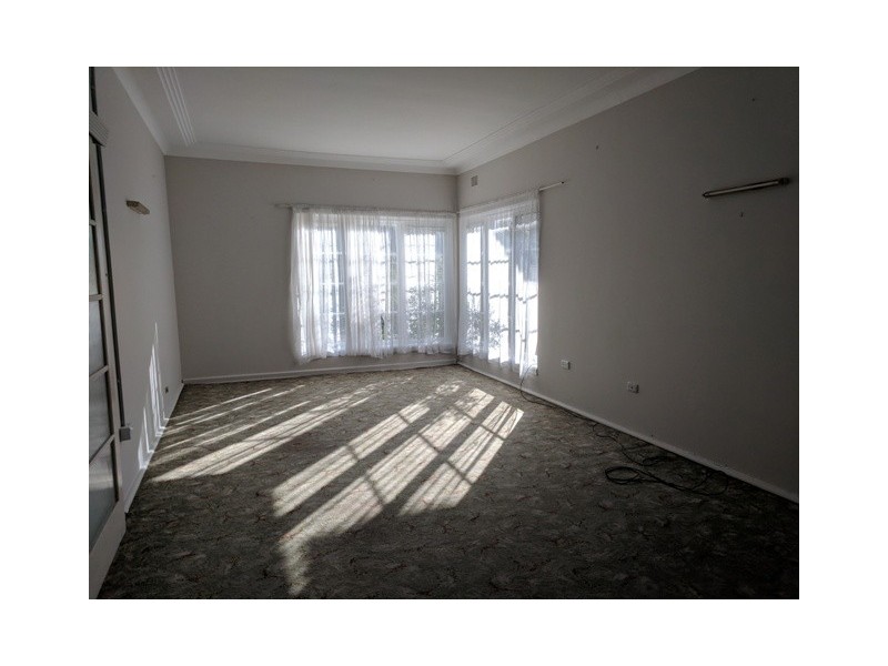 8 Cambridge Street, Ingleburn NSW 2565