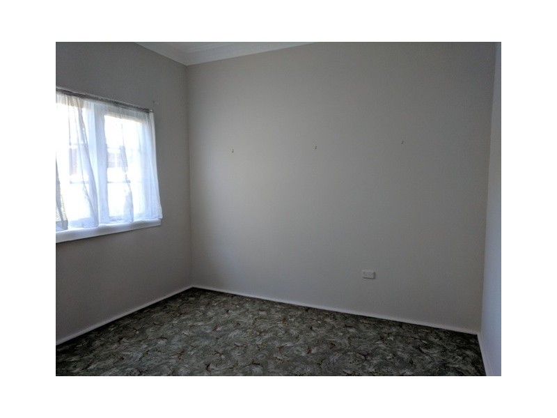 8 Cambridge Street, Ingleburn NSW 2565