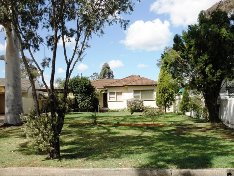 18 Bluegum Avenue, Ingleburn NSW 2565