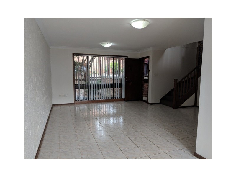 12/6 Jacquinot Place, Glenfield NSW 2167