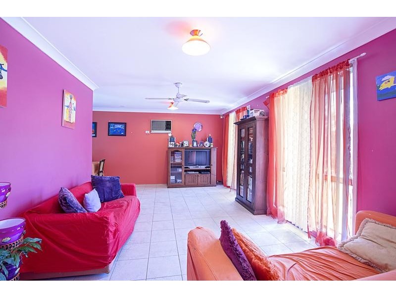 6 Merryweather Close, Minto NSW 2566