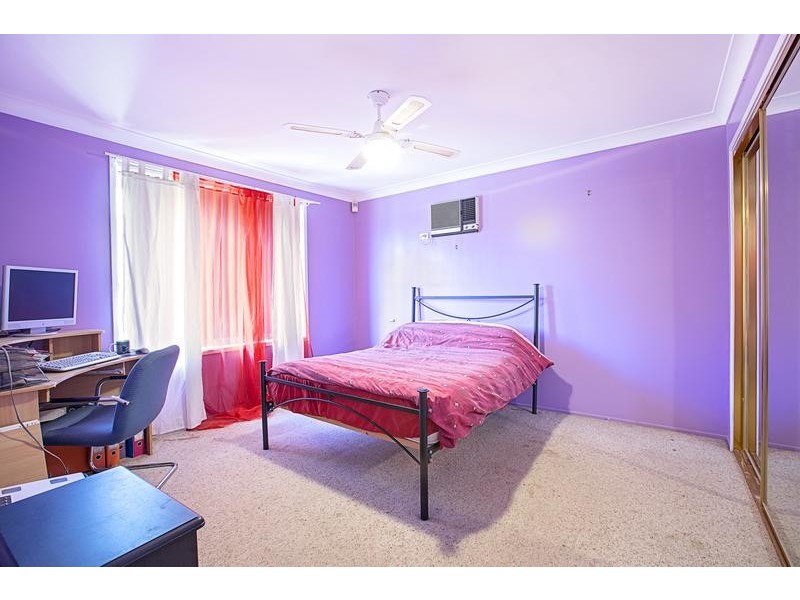 6 Merryweather Close, Minto NSW 2566