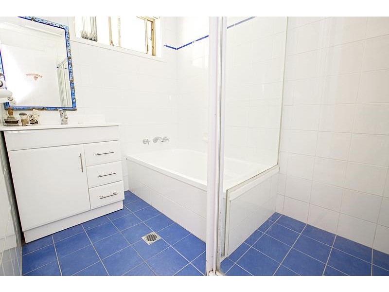 6 Merryweather Close, Minto NSW 2566