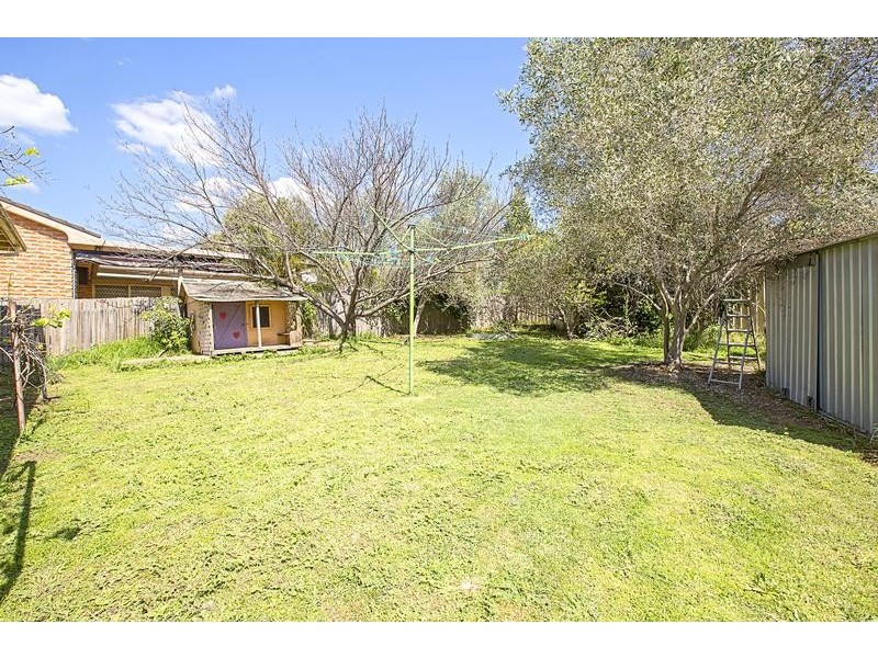 6 Merryweather Close, Minto NSW 2566