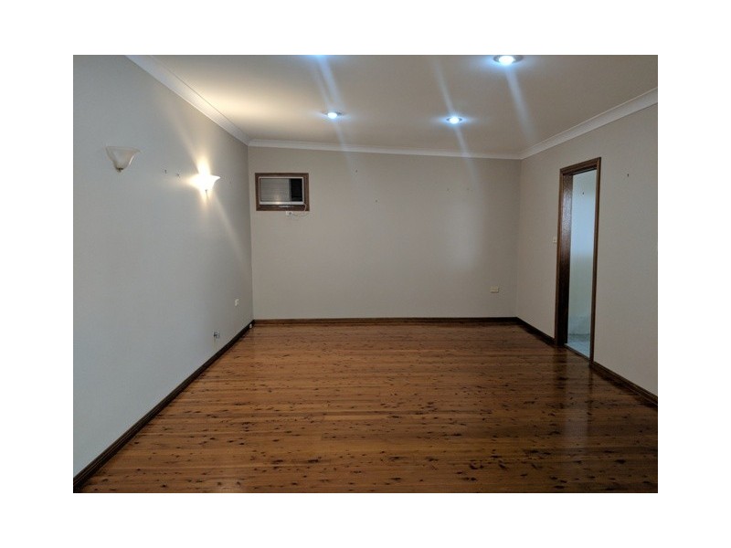 8 Hurlstone Avenue, Glenfield NSW 2167