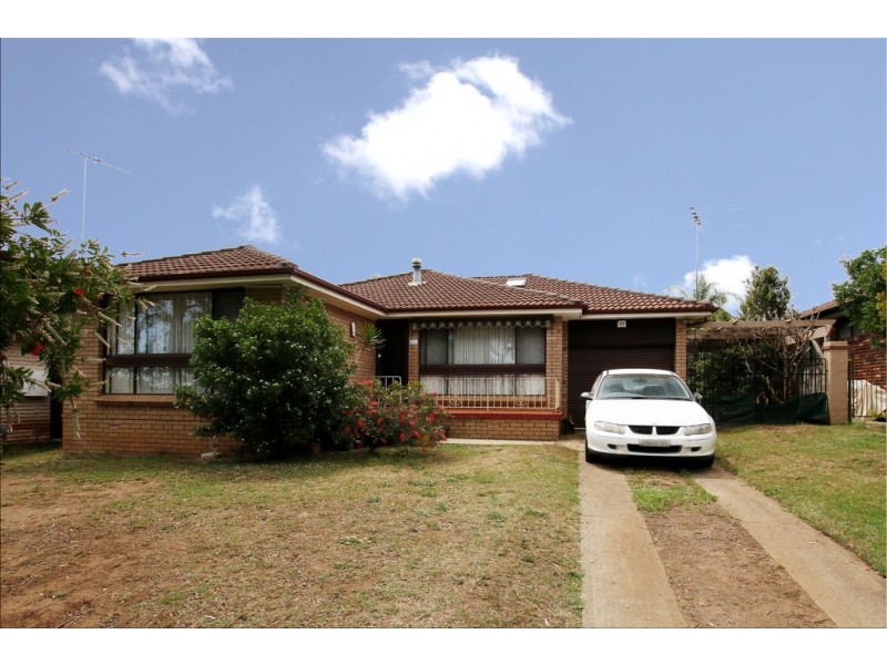 4 Lyrebird Place, Ingleburn NSW 2565