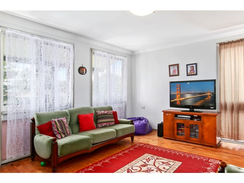 71 Grevillea Crescent, Macquarie Fields NSW 2564