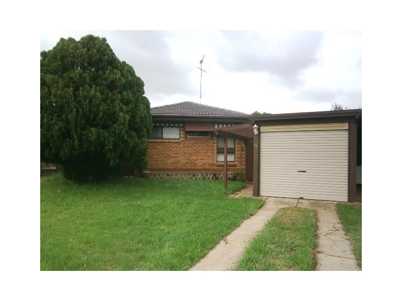 11 Keats Place, Ingleburn NSW 2565