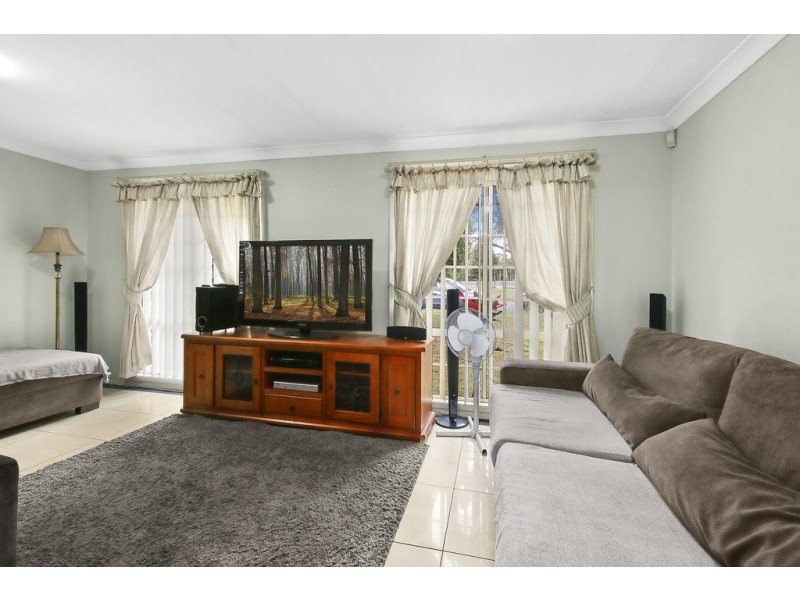 72 Victoria Road, Macquarie Fields NSW 2564