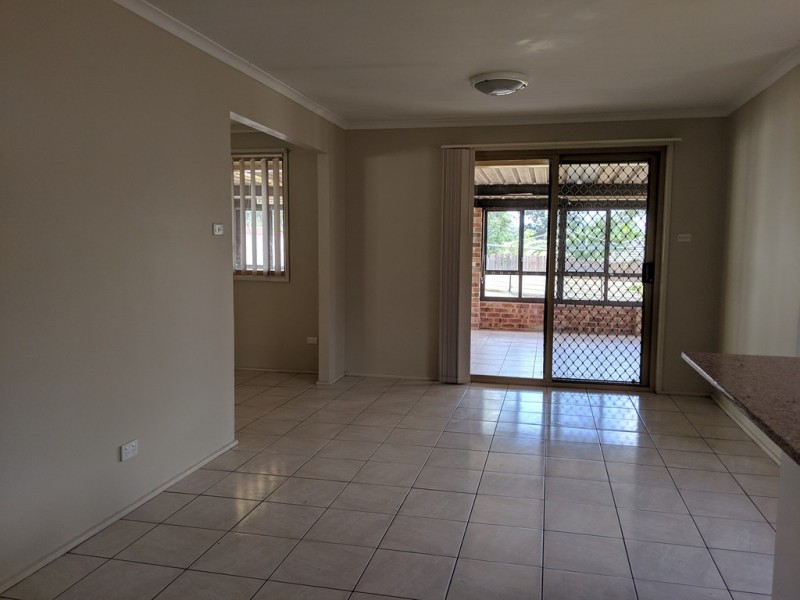 5 Cherry Place, Macquarie Fields NSW 2564
