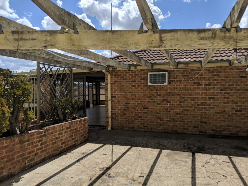 5 Cherry Place, Macquarie Fields NSW 2564