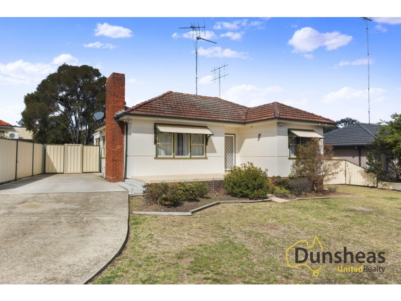 2 Phelps Crescent, Bradbury NSW 2560