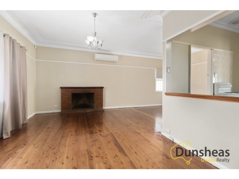 2 Phelps Crescent, Bradbury NSW 2560