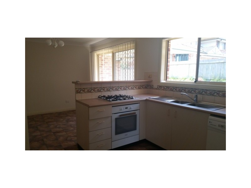 2/96 Fawcett Street, Glenfield NSW 2167