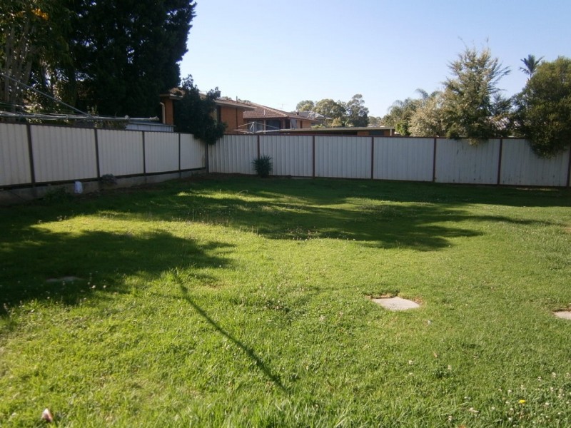24 Pickett Avenue, Minto NSW 2566