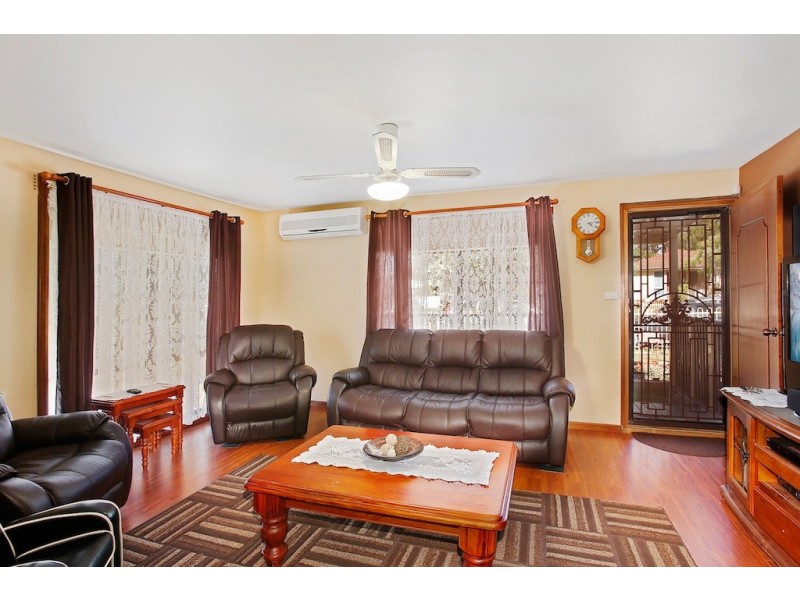 16 Westringia Place, Macquarie Fields NSW 2564