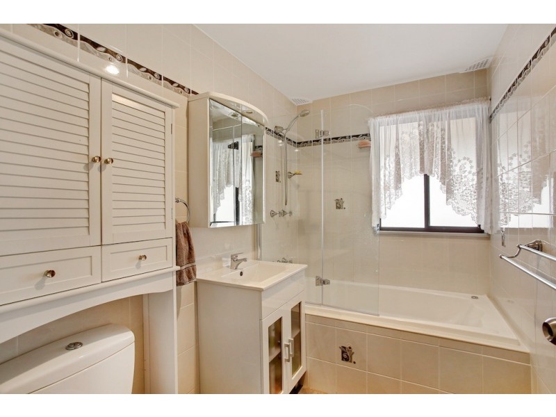 16 Westringia Place, Macquarie Fields NSW 2564