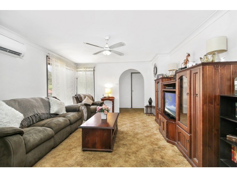 40 Gentian Avenue, Macquarie Fields NSW 2564