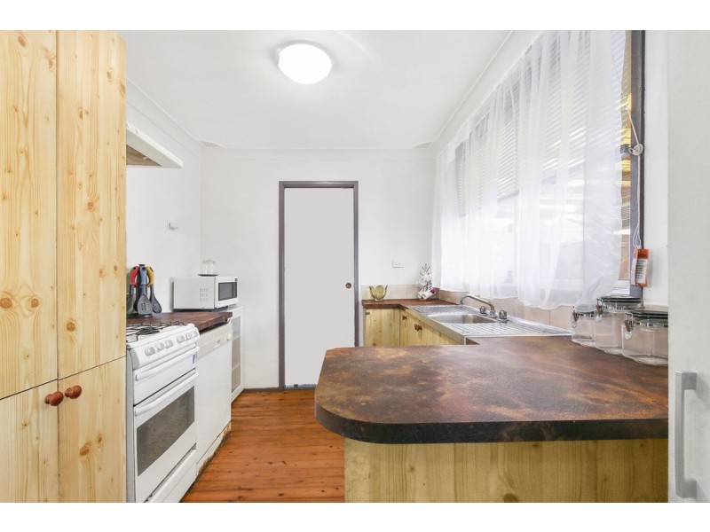 40 Gentian Avenue, Macquarie Fields NSW 2564