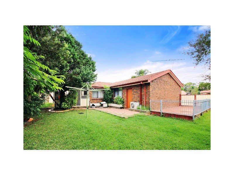 10 Leyland Place, Ingleburn NSW 2565