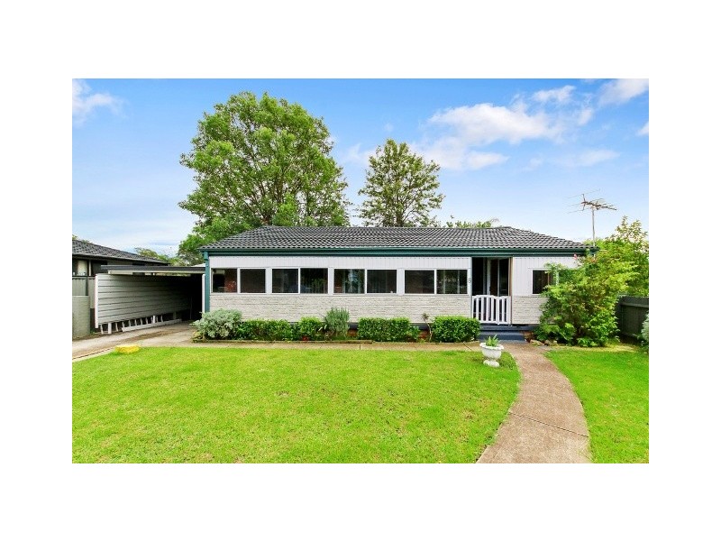 8 Clematis Place, Macquarie Fields NSW 2564