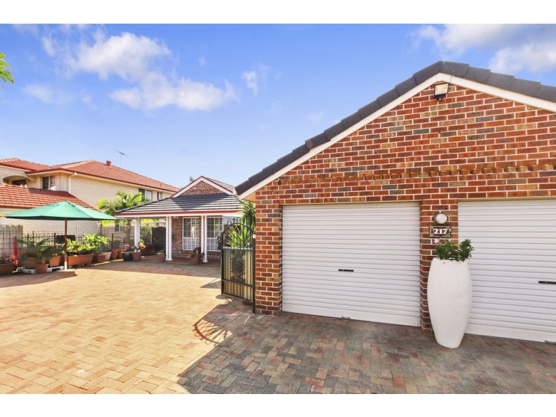 217 Leacocks Lane, Casula NSW 2170