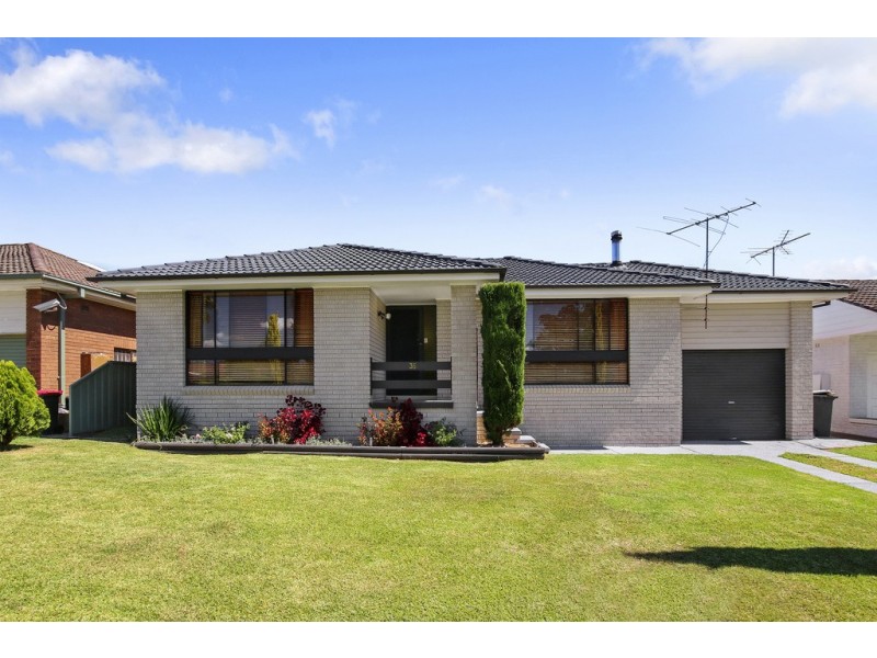35 Trobraind Crescent, Glenfield NSW 2167
