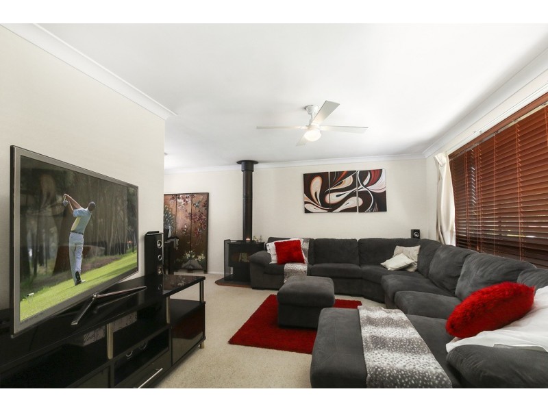 35 Trobraind Crescent, Glenfield NSW 2167