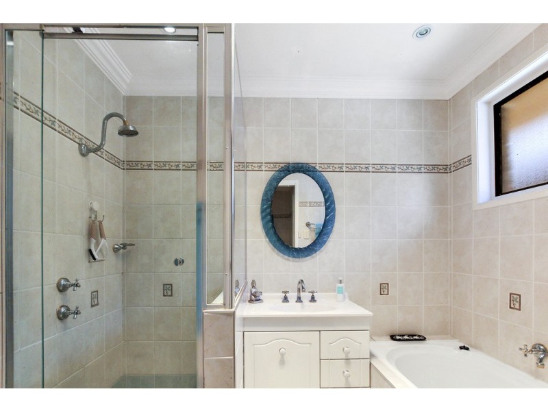 35 Trobraind Crescent, Glenfield NSW 2167