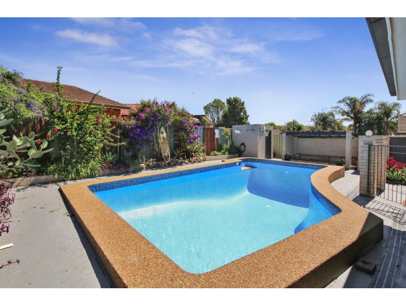 35 Trobraind Crescent, Glenfield NSW 2167