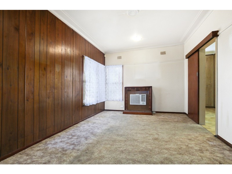90 Hoddle Avenue, Campbelltown NSW 2560