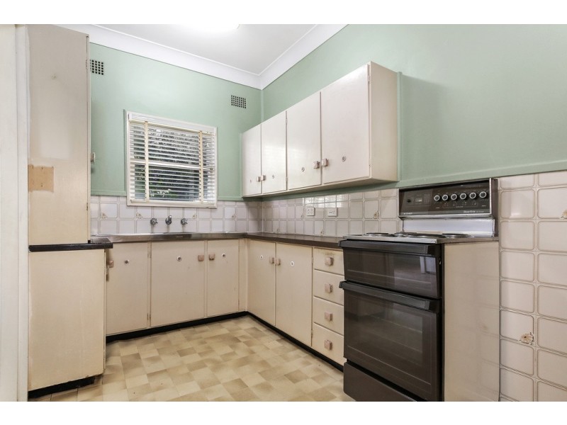 90 Hoddle Avenue, Campbelltown NSW 2560