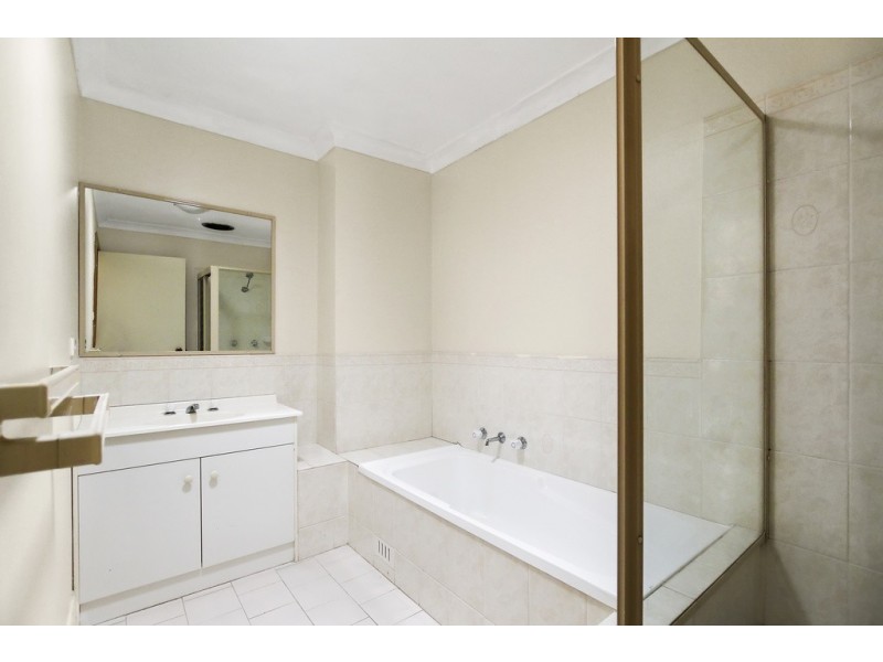 2/9 AZALEA PLACE, Macquarie Fields NSW 2564