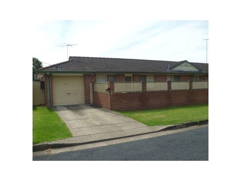 1/15A Phyllis Street, Minto NSW 2566