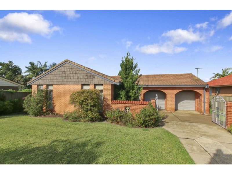 17 Owen Stanley Road, Glenfield NSW 2167