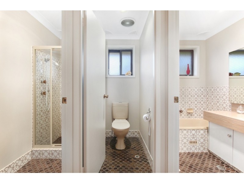 17 Owen Stanley Road, Glenfield NSW 2167