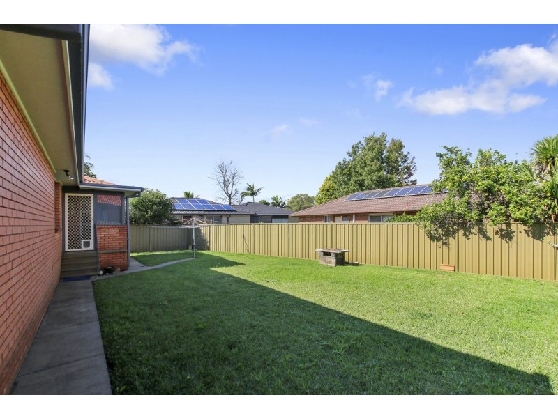 17 Owen Stanley Road, Glenfield NSW 2167