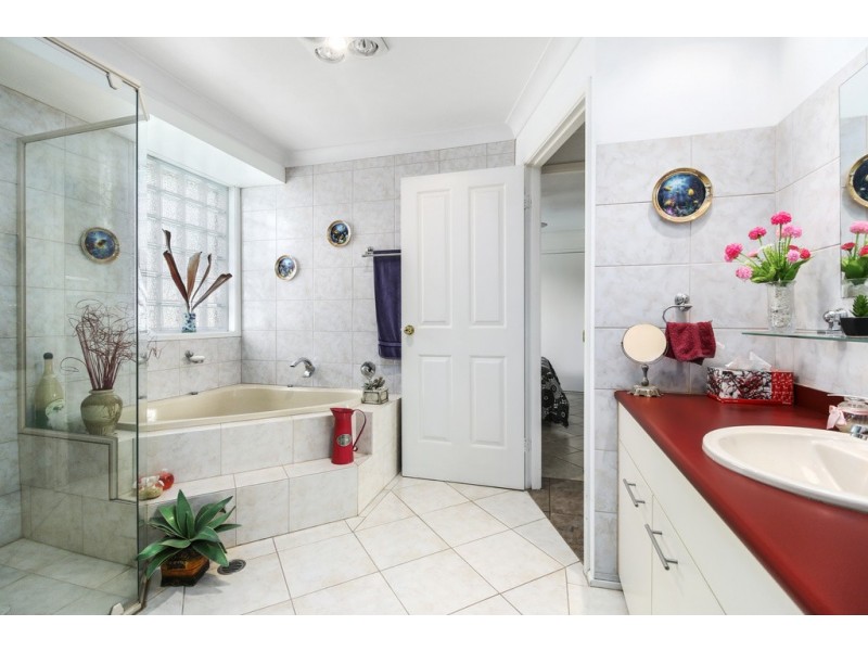 100 Queenscliff Drive, Woodbine NSW 2560