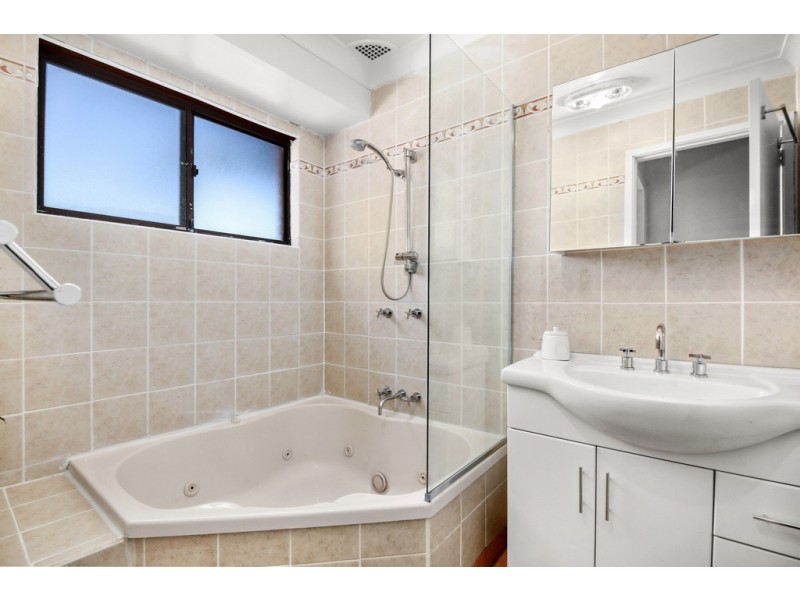 5 Allard Place, Ingleburn NSW 2565