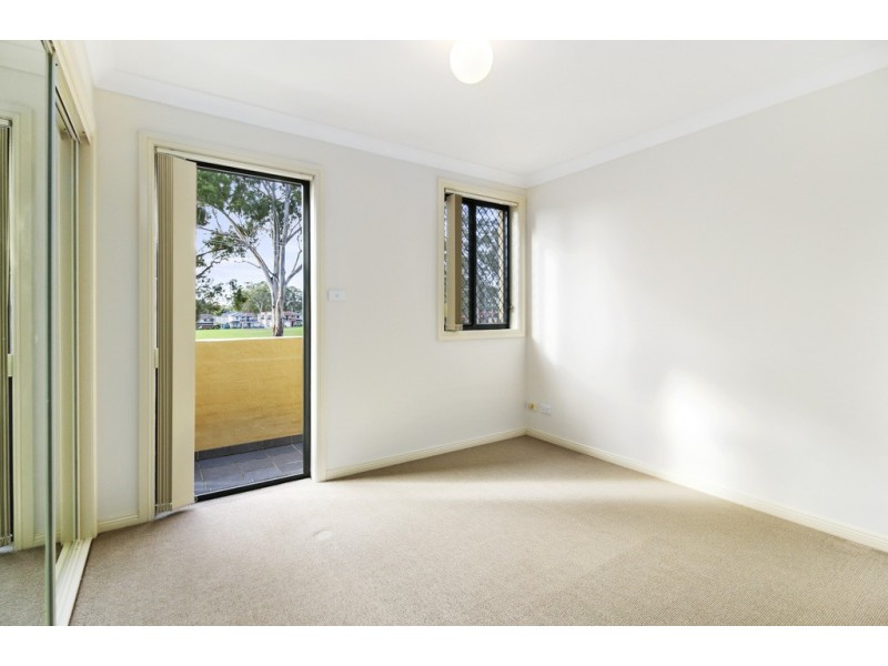10/9-11 Fourth Avenue, Macquarie Fields NSW 2564