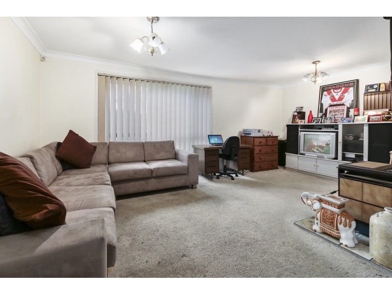 9 Hodkin Place, Ingleburn NSW 2565