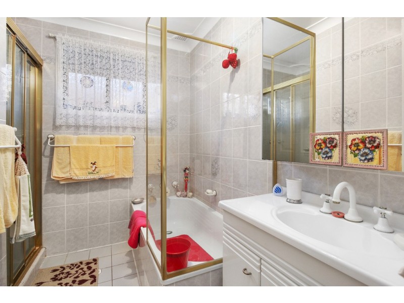 6 Luff Place, Ingleburn NSW 2565