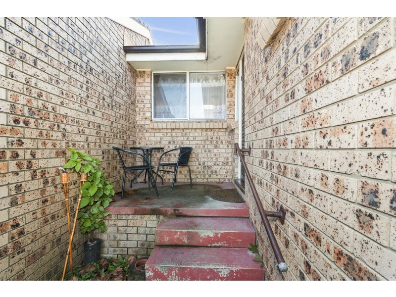 1/8 Bensley Road, Macquarie Fields NSW 2564