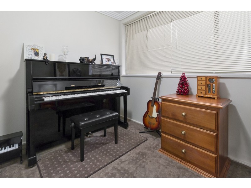 14 Honeyeater Place, Ingleburn NSW 2565