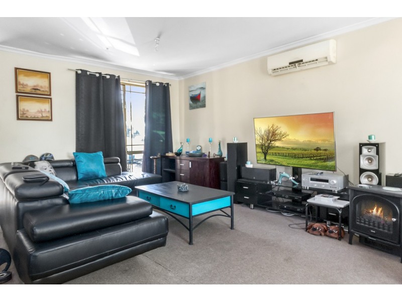 6 Ferrari Place, Ingleburn NSW 2565