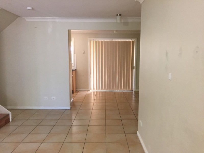 8/10-14 Eagleview Road, Minto NSW 2566